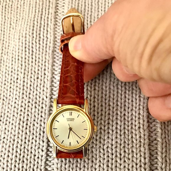 Citizen Quartz Women's watch with leather strap, like new - Picture 5 of 8
